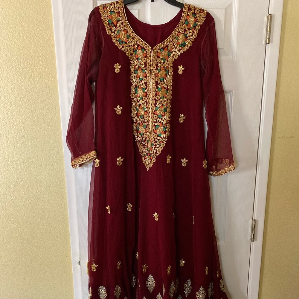 Chiffon maroon Pakistani Indian party wear